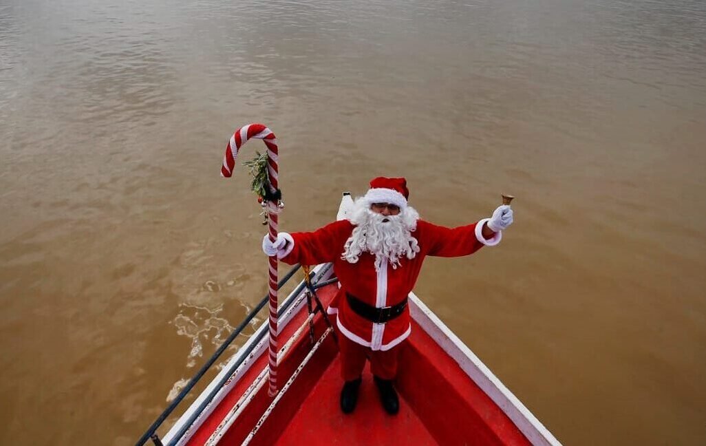 Amigos do Papai Noel se reunem levando alegria para comunidades mais afastadas