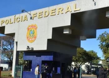 Banco cobra mais de R$ 360 mil de Jair Renan Bolsonaro por não pagar  empréstimo