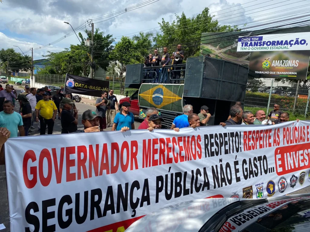 Servidores da segurança pública protestam por reajuste salarial
