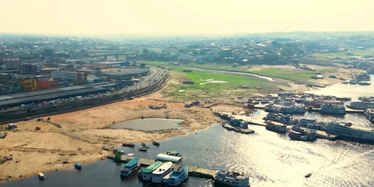 Seca do Rio Negro faz Manaus decretar situação de emergência em Manaus (Thiago Oliver)