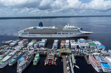 MS Aurora, maior cruzeiro da temporada, atraca no Porto de Manaus